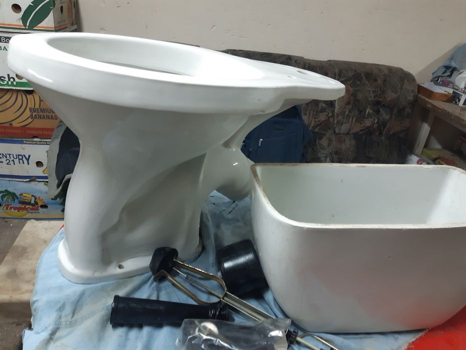 Унітаз новий ,білий