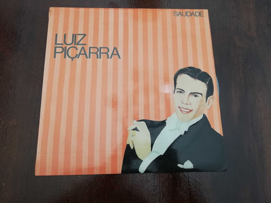 Vendo 8 discos de vinil cantores portugueses - cada 15 euros