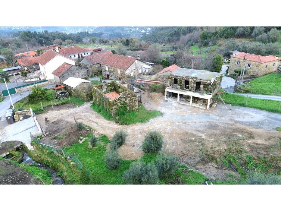 Propriedade com Três Casas e Terreno | Beiral do Lima - Ponte de Lima