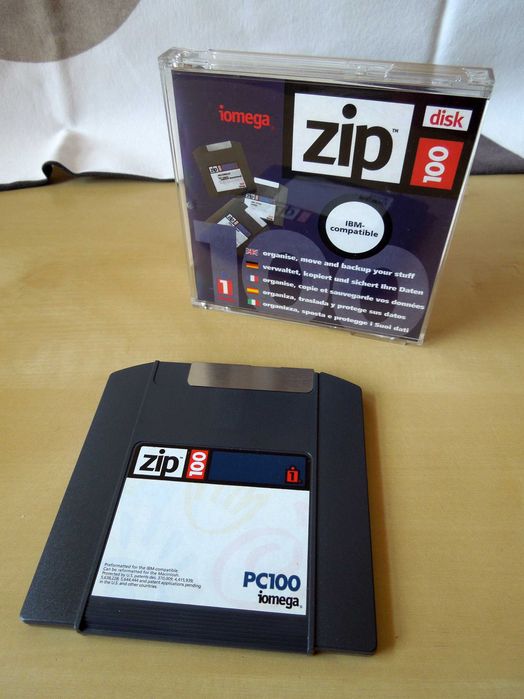 Iomega Zip 100MB Floppy Disk in Acrylic Case510947505178552323