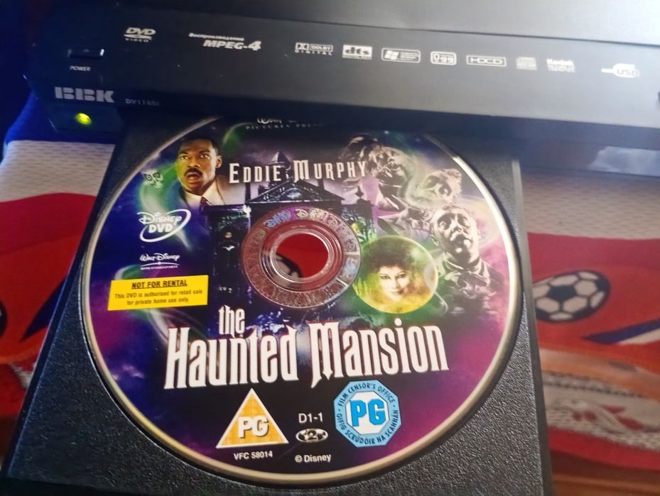 BBK DV118SI
Стаціонарний DVD-плеєр.