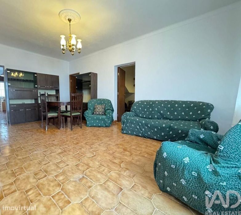Prédio em Assumar de 86 m2
