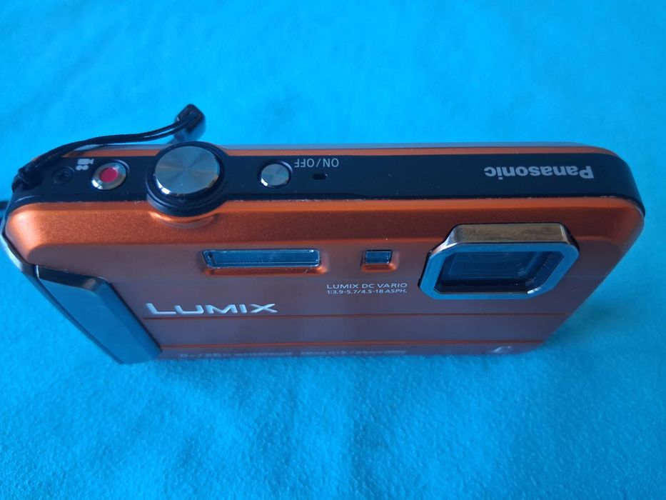 Survivalowy Panasonic Lumix DMC FT 30. Idealny na wakacje nad morzem.