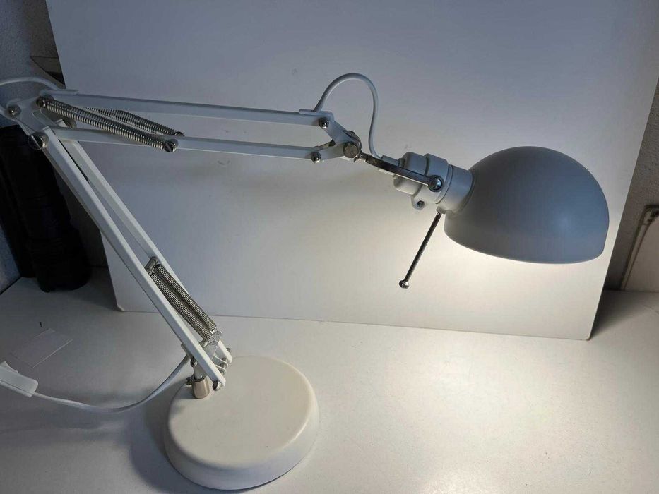 Candeeiro Branco de Secretária (IKEA)