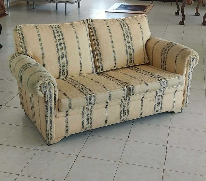 "Antigo" Sofá-Cama de dois lugares Estofado com um Padrão listrado Clássico / VINTAGE em tons Bege e Azul