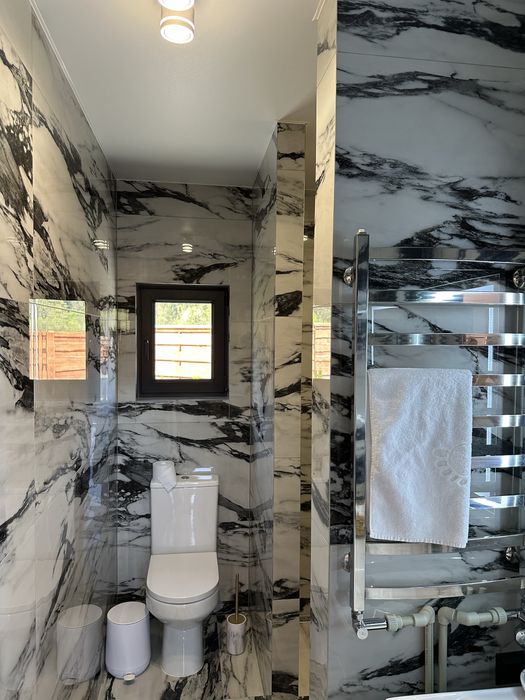 Нові сучасні котеджі біля Східниці з чаном джакузі