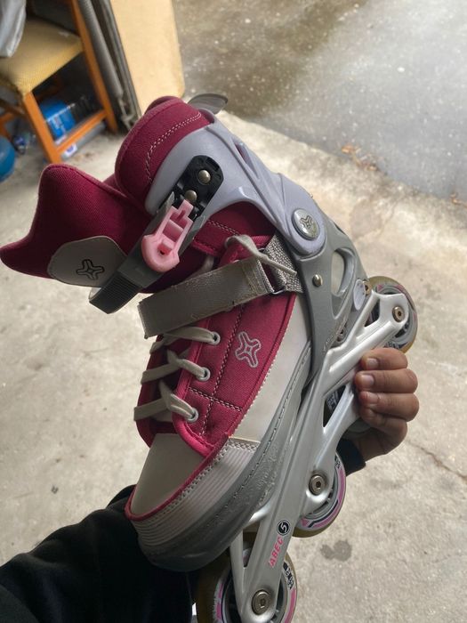 Patins em linha rosa e choc vi