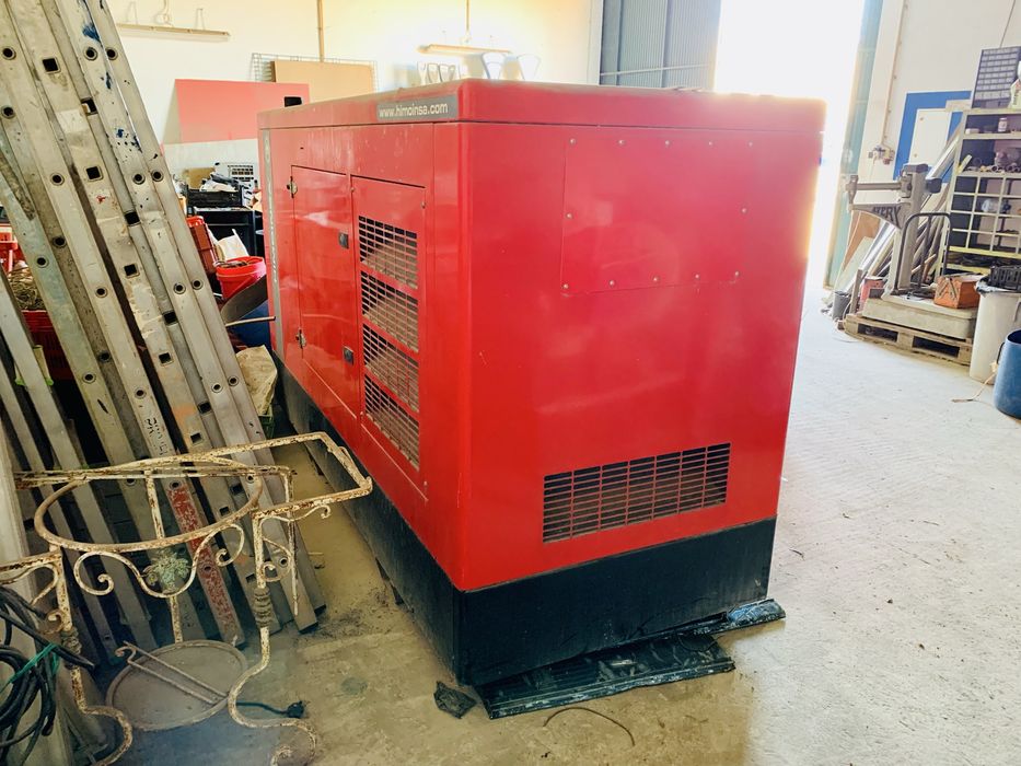 Gerador Himoinsa - 73kVa C/ Painel Controlo e Quadro Inversor Autom.