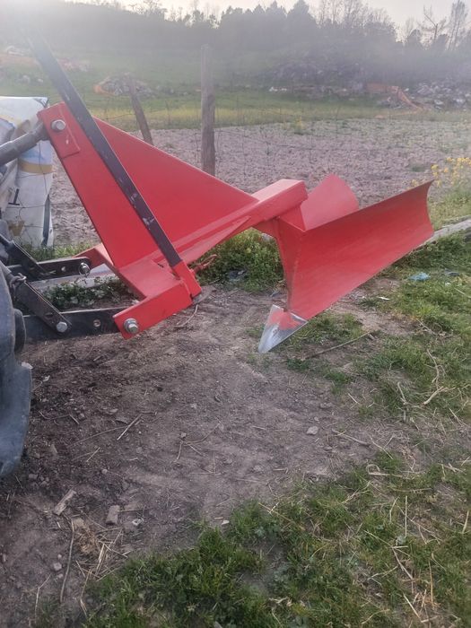 Abre valas para trator