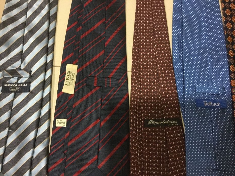 gravatas de vários modelos