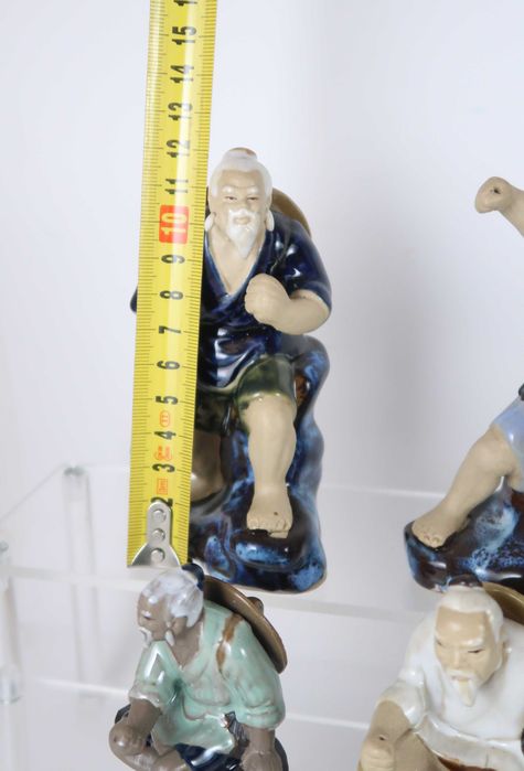 Conjunto de 18 figuras da China em Argila