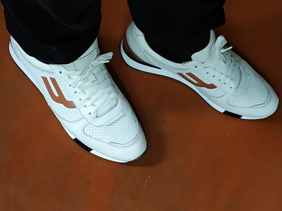 Продам кожаные кроссовки BALLY  большой размер  стелька 31 см