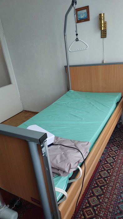 Sprzedam łóżko rehabilitacyjne elektryczne TAURUS 2 + chodzik