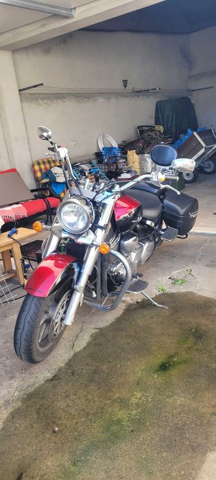 Moto Suzuki intruder C 1500 T