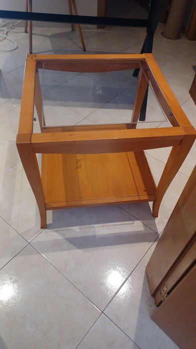 Mesa apoio cerejeira com tampo de vidro