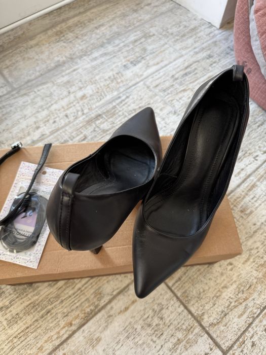 Туфли с пряжкой и шнурком