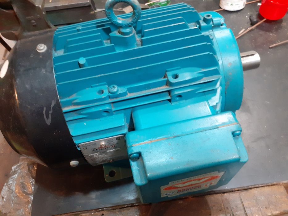 Motor eléctrico trifásico.