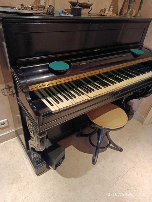 Piano Francês Excelente estado de conservação