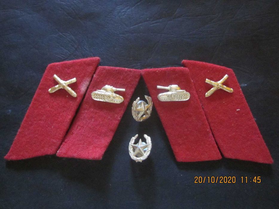 Подборка знаков, пуговиц, шевроны, эмблемы.