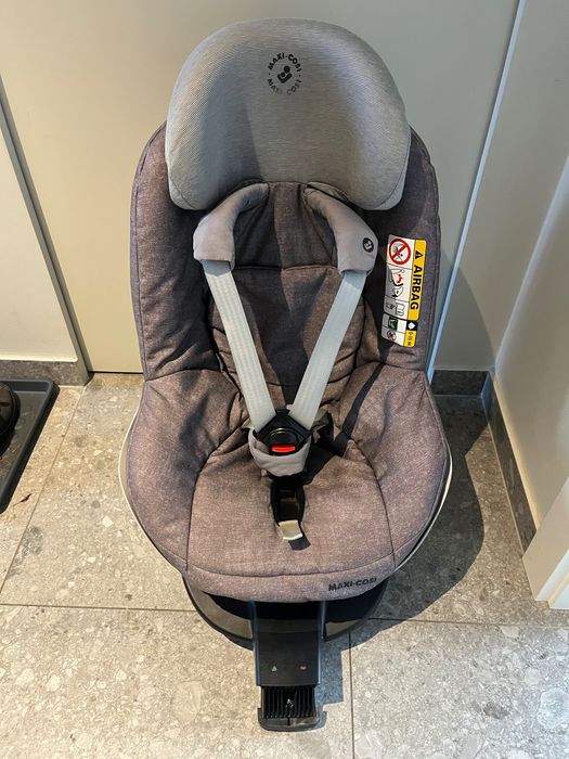 Bezwypadkowy fotelik + baza Maxi Cosi Pearl pro