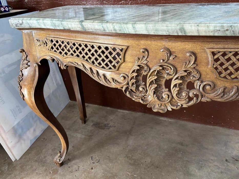 Credência como nova, com mármore verde