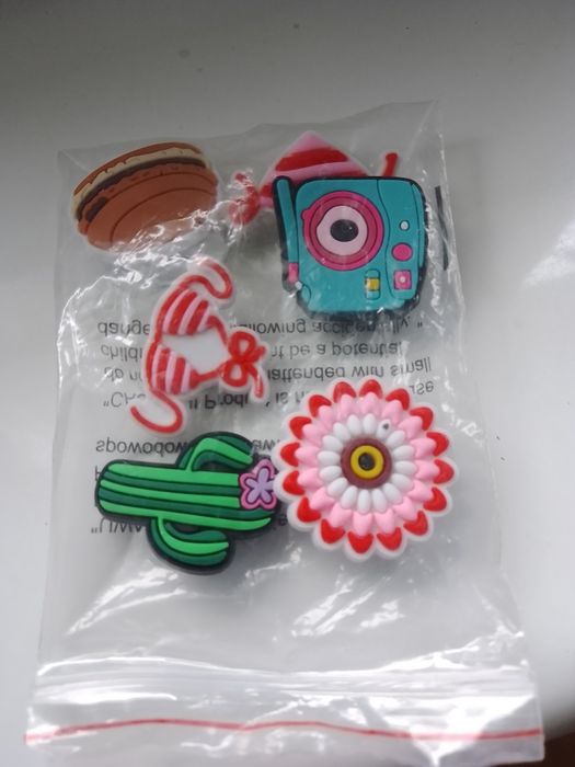 Przypinki do crocsow