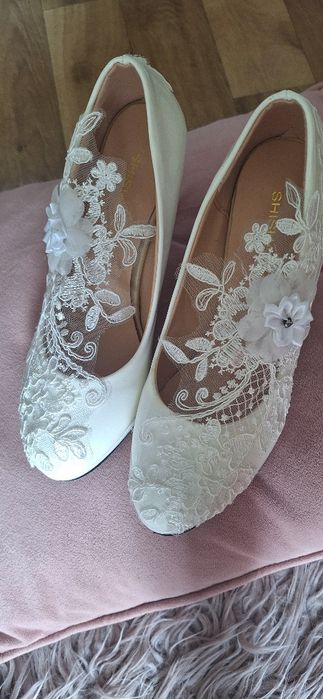 Nowe buty ślubne białe szpilki