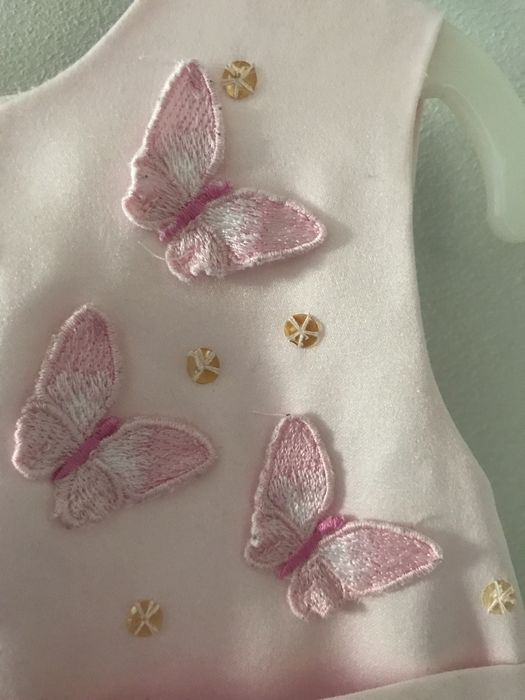 Sprzedam  elegancką suknie rozm 110 + gratis