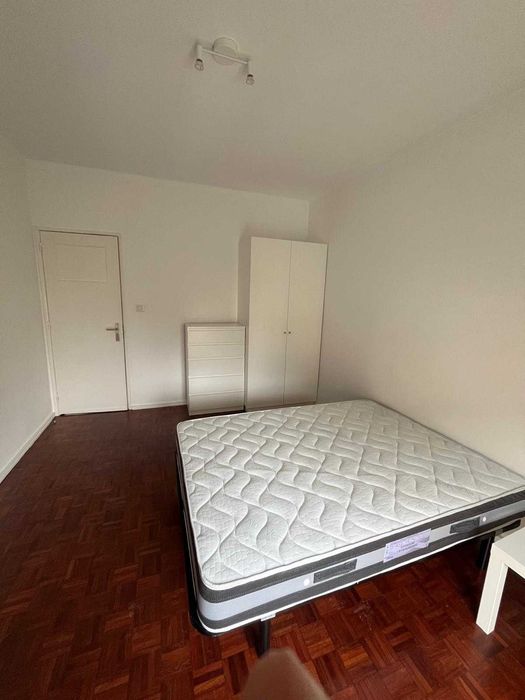 Quarto para arrendar a 10min do comboio em Mem Martins!!