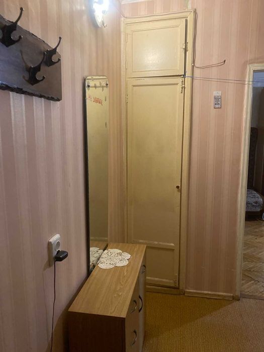 Здаю ( без комісії ) кімнату у 2кімн кв для працюючої жінки без шкідливих звичок, район завод "Вентс", лікарні. Без комісії.