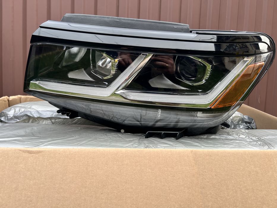 Фари VW Atlas рестайлінг 3CN941035, 3CN941036