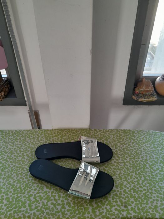 Vendo Chinelos de Senhora muito bonitos como novos