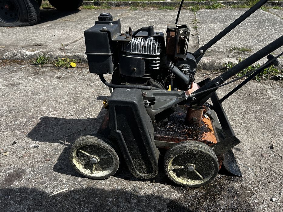 Wertykulator spalinowy