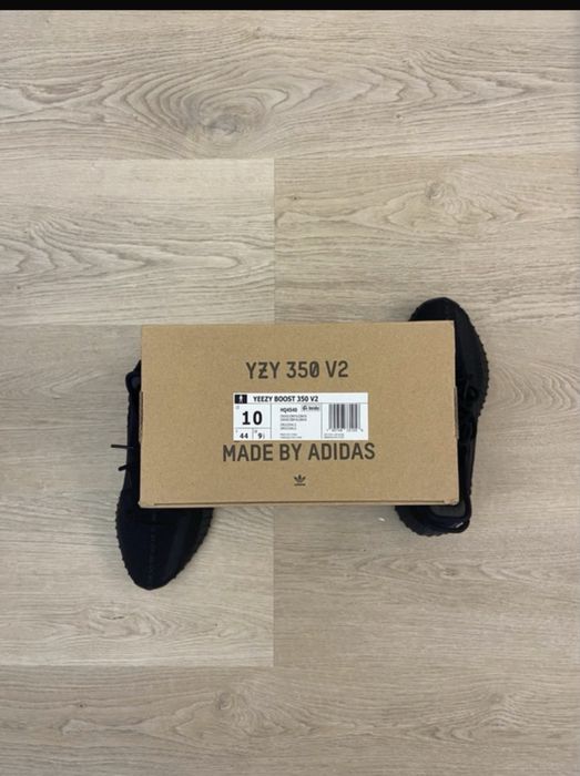 Yeezy V2 Boost Onyx Novoo na caixa