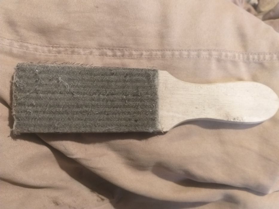 Щітка для чищення металу