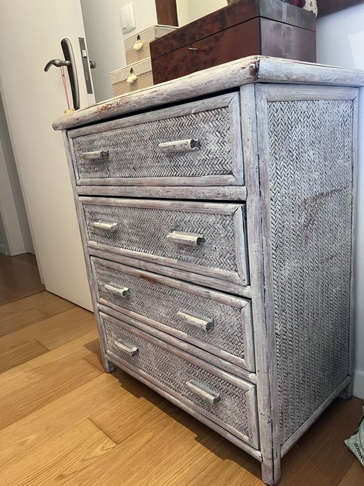 Quarto completo: cómoda, 2 mesas cabeceira e arca. Estilo rústico