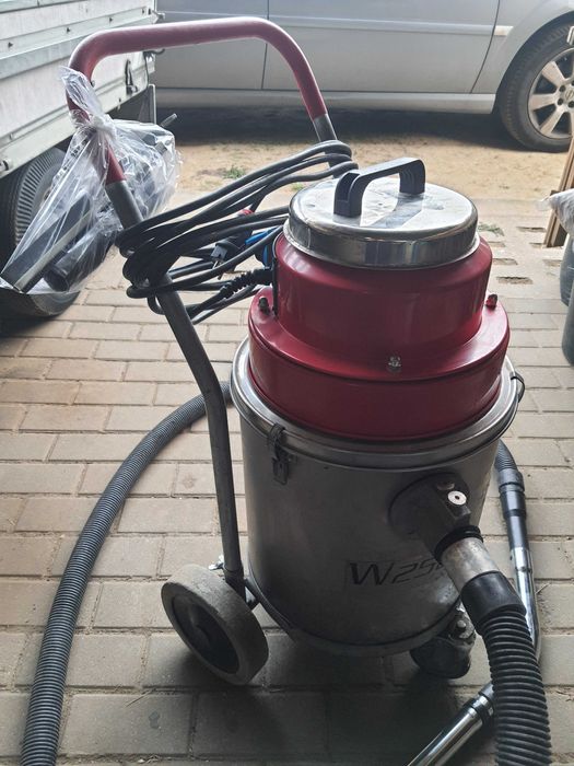 Odkurzacz przemysłowy na mokro z pompą wody PULLMAN W 250 P