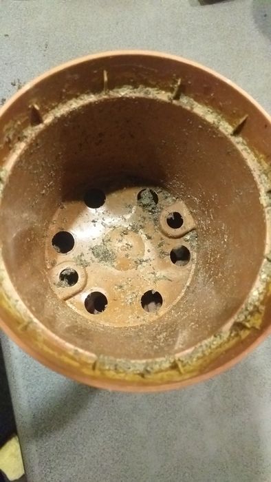 Горшки пластиковые для цветов,рассады.