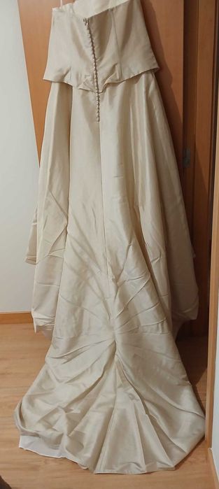 Vestido de Noiva Completo com Véu – Excelente Estado