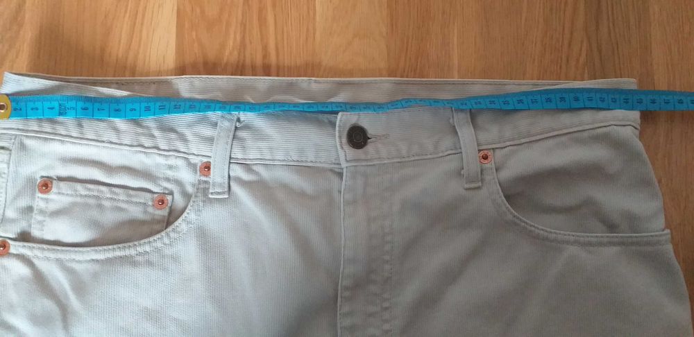 Spodnie Levi's W36 L32.