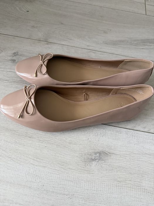 Baleriny balerinki H&M nude róż beż lakierowane lakierki nowe 41 baletki