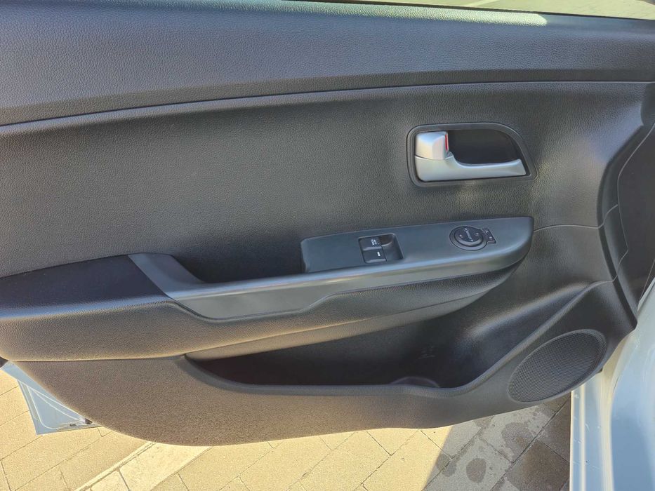 Продам кіа ріо 2013р