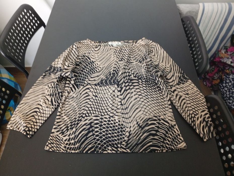 Camisas elegantes de senhora.