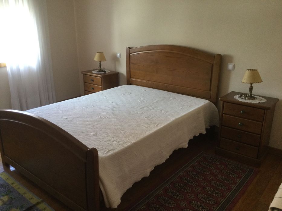 Vendo cama de casal em madeira