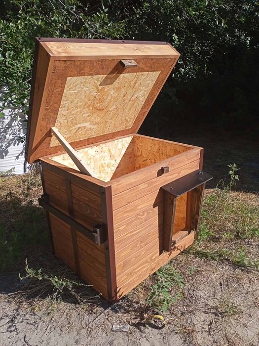 Будки для собак із натурального дерева в наявності