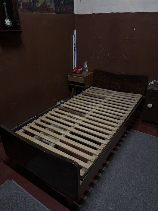 Cama de Solteiro em Madeira