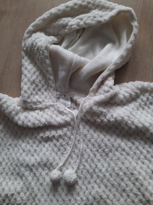 Białe poncho na polarku komunia jasełka