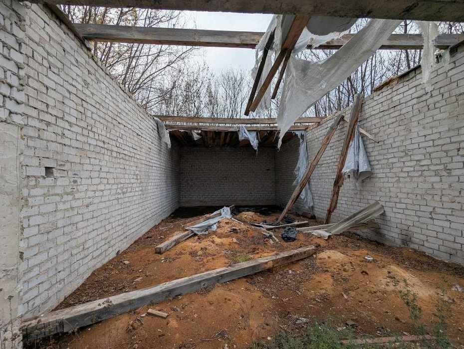Приміщення  вільного призначення 400 кв.м на ділянці 2 га у Медведівці
