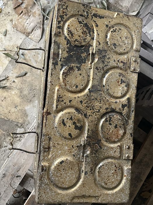 Caixa antiga militar