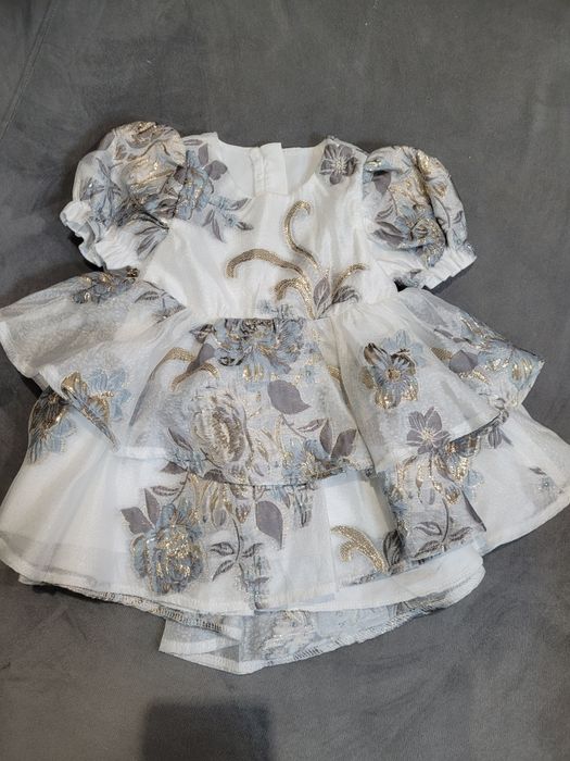 Продам святкову сукню на дівчинку 6-9міс